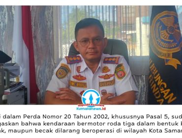 Kepala Dinas Perhubungan Kota Samarinda, Hotmarulitua Manalu, menegaskan bahwa seluruh kendaraan roda tiga, dalam bentuk apa pun, saat ini belum diizinkan beroperasi di wilayah Kota Samarinda. Penegasan tersebut disampaikan saat memberikan keterangan kepada awak media di ruang kerjanya, Rabu (3/6/2026). Foto: Yana Ashari.