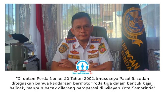 
 Kepala Dinas Perhubungan Kota Samarinda, Hotmarulitua Manalu, menegaskan bahwa seluruh kendaraan roda tiga, dalam bentuk apa pun, saat ini belum diizinkan beroperasi di wilayah Kota Samarinda. Penegasan tersebut disampaikan saat memberikan keterangan kepada awak media di ruang kerjanya, Rabu (3/6/2026). Foto: Yana Ashari.