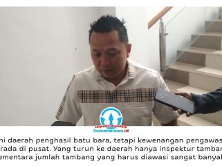 Ketua Komisi III DPRD Kota Samarinda, Deni Hakim Anwar, memberikan keterangan terkait desakan peningkatan pengawasan lubang bekas tambang di wilayah Kota Samarinda menyusul insiden jatuhnya warga ke area bekas tambang. Foto: Dok. Yana Ashari.