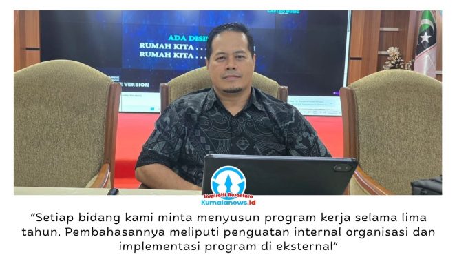 
 Koordinator Steering Committee Rakerda, Haji Mubarak, menyampaikan arah penyusunan program kerja dalam Rapat Kerja Daerah (Rakerda) MD KAHMI Kabupaten Kutai Kartanegara di Gedung Serba Guna DPRD Kukar, Sabtu (13/6/2026). Rakerda ini menjadi momentum strategis untuk menyusun roadmap organisasi periode 2026–2031 guna memperkuat peran KAHMI dalam mengawal pembangunan daerah. Foto: Dok. Panpel.