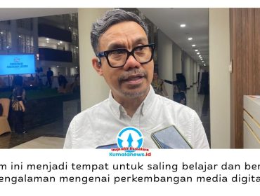 Wakil Ketua Asosiasi Media Siber Indonesia (AMSI), Upi Asmaradhana, menyampaikan pandangannya tentang tantangan dan peluang media di era digital dalam Konvensi Media Siber yang menjadi rangkaian Wartawan Legend Bedapatan ke-4 di Hotel Claro Pandurata, Samarinda, Sabtu (13/6/2026) malam. Foto: Indirwan.