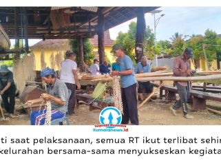 Warga Desa Budaya Pampang bergotong royong mempersiapkan Festival Budaya Dayak Kenyah 2026 yang akan berlangsung pada 25–28 Juni 2026. Semangat kebersamaan masyarakat menjadi wujud nyata pelestarian tradisi dan warisan budaya yang diwariskan secara turun-temurun. Foto: Yana Ashari.
