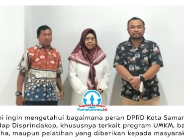Sekretaris Komisi II DPRD Berau, Sujarwo Arif Widodo, bersama rombongan berfoto usai melakukan kunjungan kerja ke DPRD Kota Samarinda guna mempelajari peran legislatif dalam mendukung program bantuan, pembinaan, dan pengembangan Usaha Mikro, Kecil, dan Menengah (UMKM). Foto: Yana Ashari.
