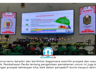 Rektor UINSI Samarinda, Prof. Dr. Zurqoni, M.Ag., menyampaikan sambutan saat pembukaan Uji Publik Raperda Pengelolaan Pemakaman Umum yang digelar DPRD Kota Samarinda bersama Fakultas Syariah UINSI, Rabu (17/6/2026). Foto: Yana Ashari.