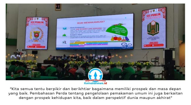 Rektor UINSI Samarinda, Prof. Dr. Zurqoni, M.Ag., menyampaikan sambutan saat pembukaan Uji Publik Raperda Pengelolaan Pemakaman Umum yang digelar DPRD Kota Samarinda bersama Fakultas Syariah UINSI, Rabu (17/6/2026). Foto: Yana Ashari.