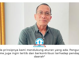 Ketua Himpunan Pengusaha Konstruksi Reklame (HKPR) Kota Samarinda, Yuris Abubakar, memberikan keterangan kepada awak media usai mengikuti rapat pembahasan Rancangan Peraturan Daerah (Raperda) tentang Penyelenggaraan, Perizinan, dan Penataan Reklame bersama DPRD dan sejumlah organisasi perangkat daerah (OPD) di Ruang Rapat Paripurna Lantai 2 DPRD Kota Samarinda, Rabu (3/6/2026). Foto: Yana Ashari.