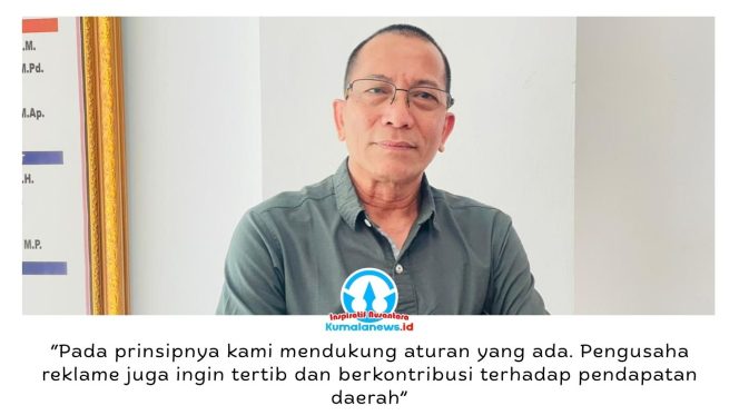 
 Ketua Himpunan Pengusaha Konstruksi Reklame (HKPR) Kota Samarinda, Yuris Abubakar, memberikan keterangan kepada awak media usai mengikuti rapat pembahasan Rancangan Peraturan Daerah (Raperda) tentang Penyelenggaraan, Perizinan, dan Penataan Reklame bersama DPRD dan sejumlah organisasi perangkat daerah (OPD) di Ruang Rapat Paripurna Lantai 2 DPRD Kota Samarinda, Rabu (3/6/2026). Foto: Yana Ashari.