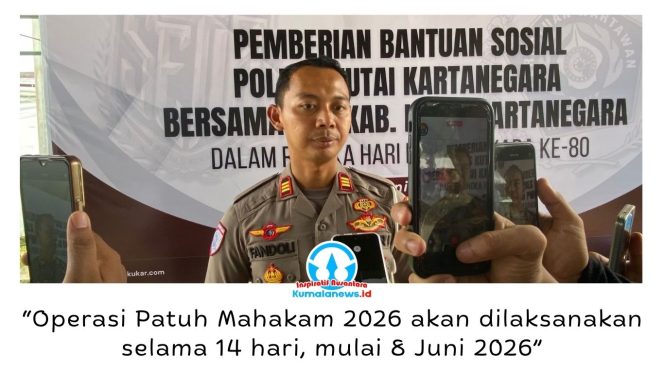 
 Kasatlantas Polres Kutai Kartanegara, AKP Ahmad Fandoli, memberikan keterangan kepada awak media terkait pelaksanaan Operasi Patuh Mahakam 2026. Ia menyampaikan bahwa Polres Kukar akan menggelar apel gelar pasukan pada Senin, 8 Juni 2026, di Mapolres Kutai Kartanegara sebagai tanda dimulainya operasi kepolisian yang berlangsung serentak selama 14 hari guna meningkatkan ketertiban dan keselamatan berlalu lintas. Foto: Fairuzzabady.