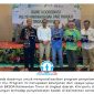 Pemberian cenderamata kepada peserta Rapat Koordinasi Penyelamatan Badak Pari Mahulu Tingkat Provinsi yang digelar Balai Konservasi Sumber Daya Alam (BKSDA) Kalimantan Timur di Balikpapan, Senin (8/6/2026). Kegiatan tersebut menjadi momentum penyatuan komitmen berbagai pihak untuk mendukung proses translokasi Badak Pari Mahulu sebagai upaya penyelamatan spesies langka yang terancam punah.