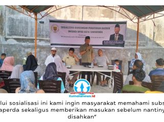 Anggota DPRD Kota Samarinda sekaligus Anggota Pansus II, Rusdi Doviyanto, menyosialisasikan Raperda tentang Pengelolaan dan Pemberdayaan Pasar Rakyat kepada warga di Jalan Rapak Indah Permai, Kelurahan Karang Asam Ilir, Kecamatan Sungai Kunjang, Minggu (19/7/2026). Foto: Yana Ashari.