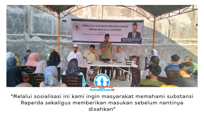 
 Anggota DPRD Kota Samarinda sekaligus Anggota Pansus II, Rusdi Doviyanto, menyosialisasikan Raperda tentang Pengelolaan dan Pemberdayaan Pasar Rakyat kepada warga di Jalan Rapak Indah Permai, Kelurahan Karang Asam Ilir, Kecamatan Sungai Kunjang, Minggu (19/7/2026). Foto: Yana Ashari.