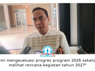 Ketua Komisi IV DPRD Kota Samarinda, Mohammad Novan Syahronny Pasie, menyampaikan hasil hearing bersama Dinas Perpustakaan dan Kearsipan Kota Samarinda terkait evaluasi program Tahun Anggaran 2026 serta pembahasan rencana kegiatan dan kebutuhan anggaran Tahun Anggaran 2027, di DPRD Kota Samarinda, Senin (20/7/2026). Foto: Yana Ashari.