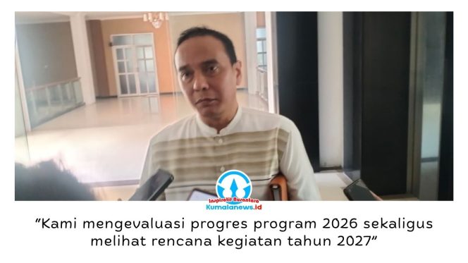 
 Ketua Komisi IV DPRD Kota Samarinda, Mohammad Novan Syahronny Pasie, menyampaikan hasil hearing bersama Dinas Perpustakaan dan Kearsipan Kota Samarinda terkait evaluasi program Tahun Anggaran 2026 serta pembahasan rencana kegiatan dan kebutuhan anggaran Tahun Anggaran 2027, di DPRD Kota Samarinda, Senin (20/7/2026). Foto: Yana Ashari.