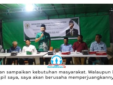 Anggota DPRD Kota Samarinda sekaligus Anggota Pansus II, Rusdi Doviyanto (Dovy), menyampaikan sosialisasi Raperda tentang Pengelolaan dan Pemberdayaan Pasar Rakyat kepada warga di Perumahan Bukit Hijau, Kelurahan Mugirejo, Kecamatan Sungai Pinang, Minggu (19/7/2026) malam. Foto: Yana Ashari.