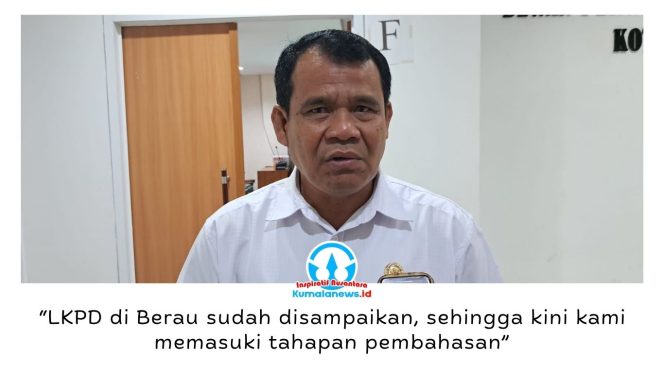 
 Wakil Ketua I DPRD Kabupaten Berau Subroto memberikan keterangan usai kunjungan kerja ke DPRD Kota Samarinda. Studi tiru tersebut dilakukan untuk mempelajari mekanisme pembahasan Laporan Keuangan Pemerintah Daerah (LKPD) Tahun Anggaran 2025 sebagai referensi bagi DPRD Berau. Foto: Yana Ashari.