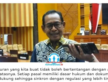 Ketua Bapemperda DPRD Kota Samarinda, Kamaruddin, memimpin pembahasan awal Raperda Rencana Perlindungan dan Pengelolaan Lingkungan Hidup bersama sejumlah OPD di Ruang Rapat Paripurna DPRD Kota Samarinda, Kamis (2/7/2026). Foto: Yana Ashari.