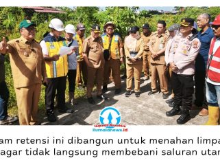 Wakil Wali Kota Balikpapan, Dr. Ir. H. Bagus Susetyo, MM, meninjau progres pembangunan kolam retensi di Daerah Aliran Sungai (DAS) Ampal, Balikpapan, Selasa (7/7/2026), sebagai bagian dari upaya percepatan pengendalian banjir di kota tersebut. Foto: M Hilmansyah.