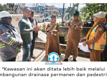 Wakil Wali Kota Balikpapan, Dr. Ir. H. Bagus Susetyo, MM, meninjau progres pembangunan drainase dan pedestrian di depan Kantor Inhutani, Jalan MT Haryono, Balikpapan, Selasa (7/7/2026), guna memastikan proyek berjalan sesuai target dengan mengutamakan keselamatan dan kenyamanan pengguna jalan. Foto: M Hilmansyah.