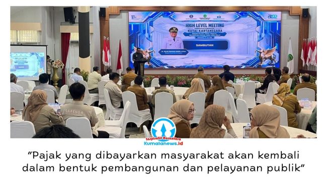 Bupati Kutai Kartanegara, Aulia Rahman Basri, memberikan sambutan sekaligus membuka High-Level Meeting peluncuran Peraturan Bupati tentang Pajak Daerah dan Penyelenggaraan Reklame, penyerahan SPPT PBB-P2, pembayaran PBB-P2 serentak, serta penandatanganan Perjanjian Kerja Sama penggunaan U-Reader di Pendopo Bupati Kutai Kartanegara, Selasa (7/7/2026). Foto: Fairuzzabady.