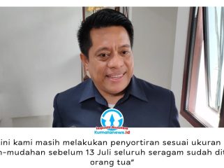 Kepala Dinas Pendidikan dan Kebudayaan Kota Balikpapan, Irfan Taufik, menjelaskan proses penyortiran seragam sekolah gratis berdasarkan jenjang pendidikan dan ukuran siswa masih berlangsung guna memastikan seluruh peserta didik menerima seragam yang sesuai sebelum didistribusikan ke sekolah. Foto: M Hilmansyah.