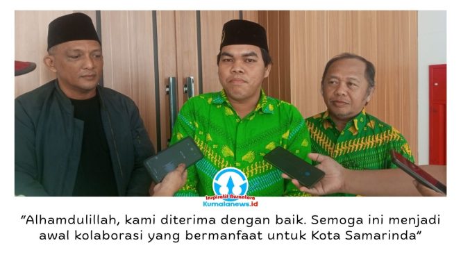 
 Wakil Ketua II Syarikat Islam Kota Samarinda, Buyung Sanjaya, menyampaikan apresiasi kepada Ketua DPRD Kota Samarinda, Helmi Abdullah, usai audiensi yang berlangsung di Ruang Ketua DPRD. Pertemuan tersebut menjadi langkah awal memperkuat sinergi antara Syarikat Islam dan DPRD dalam mendukung pembangunan daerah. Foto: Yana Ashari.