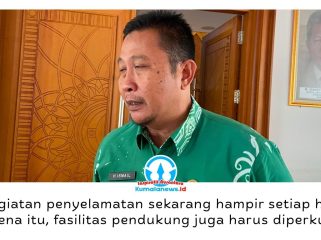 Sekretaris Disdamkar Kota Samarinda, Ismail, berharap Pemerintah Kota dan DPRD mendukung pemenuhan sarana operasional, termasuk peremajaan mobil tangga yang telah berusia sekitar 24 tahun. Foto: Yana Ashari.