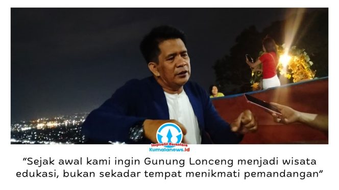 
 Pemandu Wisata Samarinda Seberang sekaligus Ketua LPM Kecamatan Samarinda Seberang, Rusdiansyah Rais, menjelaskan konsep pengembangan Wisata Gunung Lonceng yang telah dirancang sejak 2015 saat ditemui di kawasan Tebing Lonceng, Sabtu (11/7/2026) malam. Foto: Yana Ashari.