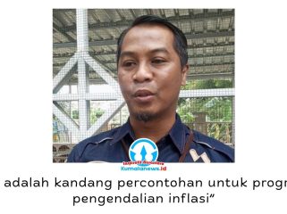 Direktur Utama PT Varian Niaga, Syamsuddin Hamade, menjelaskan program kandang ayam percontohan yang telah dipaparkan dalam Rapat Dengar Pendapat (RDP) bersama Komisi II DPRD Kota Samarinda. Foto: Yana Ashari.