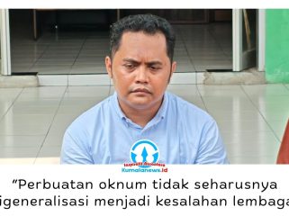 Ketua Yayasan Pondok Modern Ibadurrahman, Sadly El Udwany, memberikan keterangan pers di Pondok Modern Ibadurrahman, Desa Bangun Rejo, Kecamatan Tenggarong Seberang, Selasa (14/7/2026). Yayasan menilai pencabutan Nomor Statistik Pesantren (NSP) oleh Kementerian Agama melalui SK Dirjen Pendidikan Islam Nomor 1307 Tahun 2026 cacat secara administrasi. Foto: Akmal Hafidz Krisnowo.