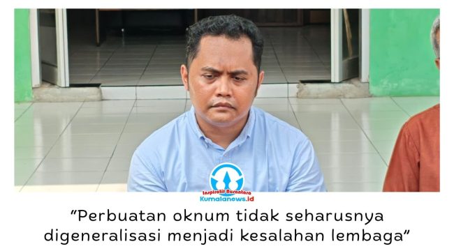 Ketua Yayasan Pondok Modern Ibadurrahman, Sadly El Udwany, memberikan keterangan pers di Pondok Modern Ibadurrahman, Desa Bangun Rejo, Kecamatan Tenggarong Seberang, Selasa (14/7/2026). Yayasan menilai pencabutan Nomor Statistik Pesantren (NSP) oleh Kementerian Agama melalui SK Dirjen Pendidikan Islam Nomor 1307 Tahun 2026 cacat secara administrasi. Foto: Akmal Hafidz Krisnowo.