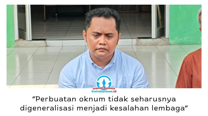 
 Ketua Yayasan Pondok Modern Ibadurrahman, Sadly El Udwany, memberikan keterangan pers di Pondok Modern Ibadurrahman, Desa Bangun Rejo, Kecamatan Tenggarong Seberang, Selasa (14/7/2026). Yayasan menilai pencabutan Nomor Statistik Pesantren (NSP) oleh Kementerian Agama melalui SK Dirjen Pendidikan Islam Nomor 1307 Tahun 2026 cacat secara administrasi. Foto: Akmal Hafidz Krisnowo.
