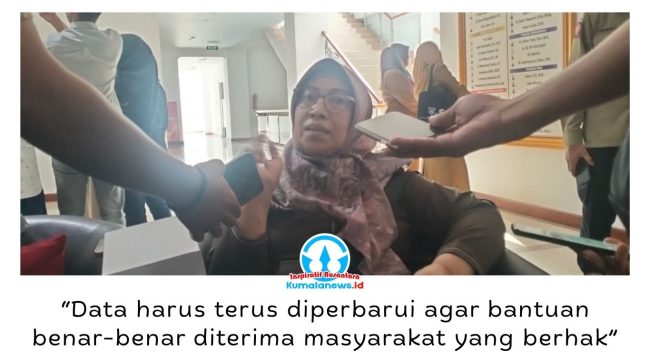 Wakil Ketua Komisi IV DPRD Kota Samarinda, Sri Puji Astuti, memberikan keterangan usai rapat bersama Dinas Sosial, Selasa (14/7/2026). Komisi IV meminta pembaruan Data Tunggal Sosial Nasional (DTSN) dilakukan secara berkala agar penyaluran bantuan sosial dan program pemerintah tepat sasaran. Foto: Yana Ashari.