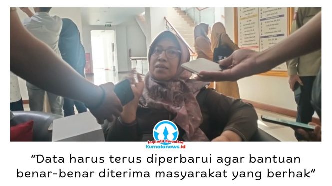 
 Wakil Ketua Komisi IV DPRD Kota Samarinda, Sri Puji Astuti, memberikan keterangan usai rapat bersama Dinas Sosial, Selasa (14/7/2026). Komisi IV meminta pembaruan Data Tunggal Sosial Nasional (DTSN) dilakukan secara berkala agar penyaluran bantuan sosial dan program pemerintah tepat sasaran. Foto: Yana Ashari.