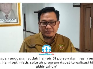 Kepala Dinas Sosial Kota Samarinda, Mochammad Arif Surochman, memberikan keterangan usai rapat bersama Komisi IV DPRD Samarinda, Selasa (14/7/2026). Dinsos memastikan pelaksanaan program Tahun Anggaran 2026 berjalan sesuai target dengan serapan anggaran mencapai sekitar 31 persen hingga pertengahan tahun. Foto: Yana Ashari.