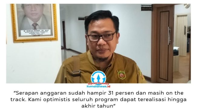 Kepala Dinas Sosial Kota Samarinda, Mochammad Arif Surochman, memberikan keterangan usai rapat bersama Komisi IV DPRD Samarinda, Selasa (14/7/2026). Dinsos memastikan pelaksanaan program Tahun Anggaran 2026 berjalan sesuai target dengan serapan anggaran mencapai sekitar 31 persen hingga pertengahan tahun. Foto: Yana Ashari.
