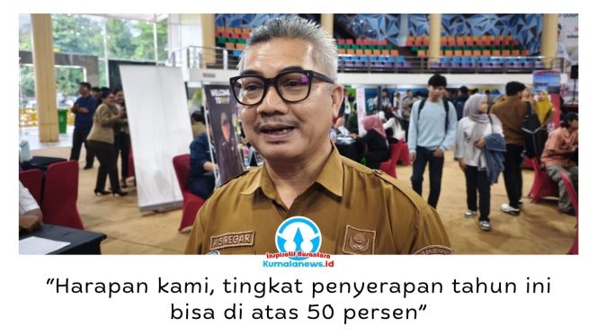 
 Kepala Dinas Ketenagakerjaan Kota Balikpapan, Adamin Siregar, memberikan keterangan saat pembukaan Job Market Fair (JMF) 2026 di BSCC Dome, Selasa (14/7/2026). Disnaker menargetkan tingkat penyerapan tenaga kerja pada JMF tahun ini melampaui 50 persen seiring jumlah lowongan yang hampir seimbang dengan jumlah pencari kerja. Foto: M Hilmansyah.