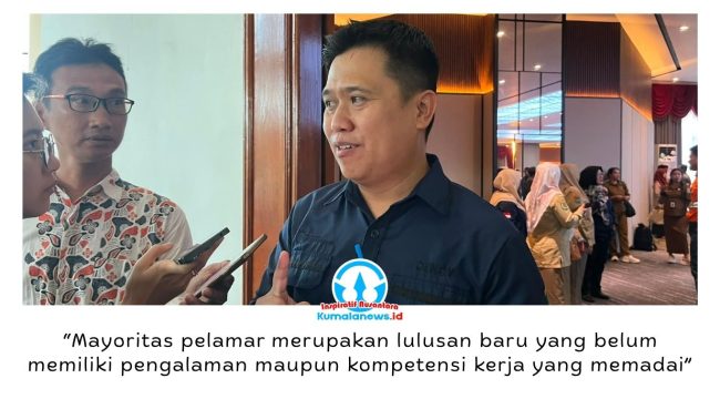 Pelaksana Tugas (Plt) Kepala Distransnaker Kutai Kartanegara, Dendi Irwan Fahriza, menyampaikan mayoritas peserta Job Fair 2026 merupakan lulusan baru usia produktif yang masih memerlukan peningkatan kompetensi untuk memenuhi kebutuhan dunia industri. Foto: Fairuzzabady.