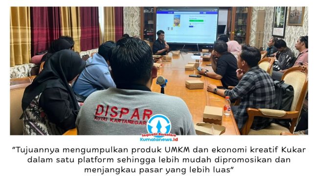 Dinas Pariwisata Kabupaten Kutai Kartanegara memperkenalkan aplikasi KukarGo kepada pelaku ekonomi kreatif melalui kegiatan sosialisasi dan pendampingan di Ruang Rapat Dispar Kukar, Kamis (16/7/2026). Aplikasi ini disiapkan sebagai katalog lokal digital untuk memperluas promosi produk dan jasa pelaku usaha kreatif di Kukar. Foto: Fairuzzabady.