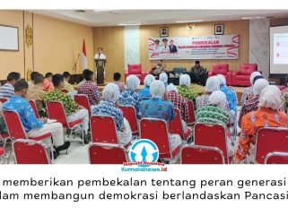 Ketua DPRD Kota Samarinda memberikan pembekalan kepada 42 Calon Pasukan Pengibar Bendera Pusaka (Paskibraka) Kota Samarinda dengan materi Peran Generasi Muda dalam Membangun Demokrasi Berlandaskan Pancasila di Aula Dinas Perpustakaan dan Kearsipan Kota Samarinda, Kamis (16/7/2026). Foto: Asnan.