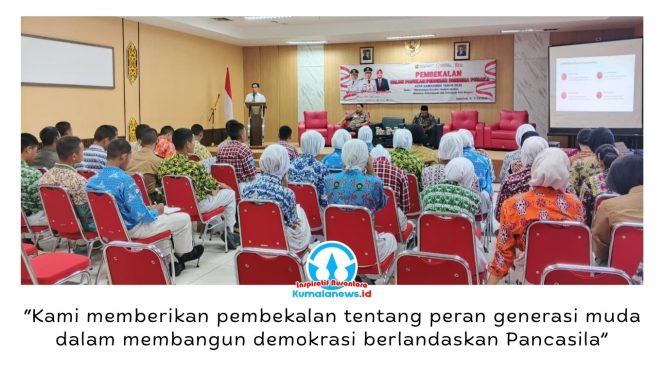 
 Ketua DPRD Kota Samarinda memberikan pembekalan kepada 42 Calon Pasukan Pengibar Bendera Pusaka (Paskibraka) Kota Samarinda dengan materi Peran Generasi Muda dalam Membangun Demokrasi Berlandaskan Pancasila di Aula Dinas Perpustakaan dan Kearsipan Kota Samarinda, Kamis (16/7/2026). Foto: Asnan.