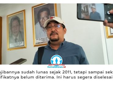 Ketua Komisi II DPRD Kota Samarinda, Iswandi, memberikan keterangan usai audiensi terkait pengaduan nasabah yang belum menerima sertifikat rumah meski telah melunasi kredit sejak 2011. DPRD mendesak Bank BTN dan pihak developer segera menuntaskan persoalan tersebut. Foto: Yana Ashari.