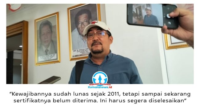 Ketua Komisi II DPRD Kota Samarinda, Iswandi, memberikan keterangan usai audiensi terkait pengaduan nasabah yang belum menerima sertifikat rumah meski telah melunasi kredit sejak 2011. DPRD mendesak Bank BTN dan pihak developer segera menuntaskan persoalan tersebut. Foto: Yana Ashari.
