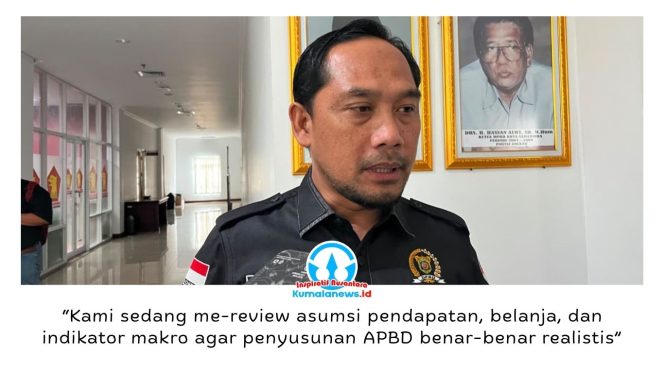 
 Anggota Banggar DPRD Kota Samarinda, Abdul Rohim, menjelaskan pembahasan awal KUA-PPAS 2027 difokuskan pada pengkajian asumsi pendapatan, belanja, dan indikator ekonomi sebagai dasar penyusunan APBD 2027. Foto: Yana Ashari.