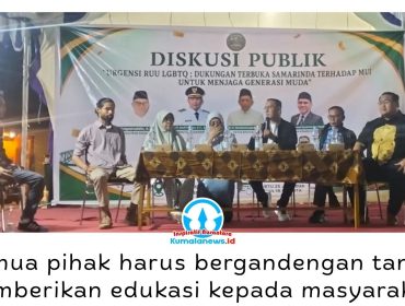 Ketua FKUB Kota Samarinda, Syaparuddin, menjadi narasumber dalam diskusi publik bertema 