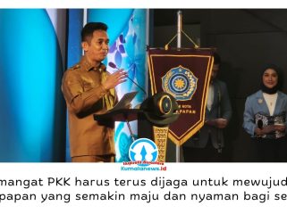 Wali Kota Balikpapan Rahmad Mas'ud mengajak seluruh kader PKK memperkuat peran sebagai garda terdepan dalam membangun ketahanan keluarga dan karakter generasi muda saat menghadiri peringatan Hari Kesatuan Gerak (HKG) PKK ke-54 Kota Balikpapan di BSCC Dome, Selasa (28/7/2026). Foto: M Hilmansyah.