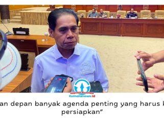 Ketua DPRD Kota Samarinda, Helmi Abdullah, menjelaskan rapat konsultasi akhir bulan menjadi forum koordinasi pimpinan DPRD dan Badan Musyawarah (Banmus) untuk menyusun agenda kerja DPRD selama Agustus 2026, di Gedung DPRD Kota Samarinda, Rabu (29/7/2026). Foto: Yana Ashari.
