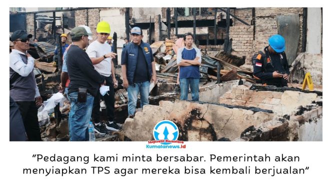 
 Wali Kota Balikpapan Dr. H. Rahmad Mas'ud, S.E., M.E. meninjau lokasi kebakaran yang menghanguskan 230 kios Pasar Sepinggan, Sabtu (1/8/2026). Pemkot Balikpapan memastikan penanganan cepat dengan menyiapkan tempat penampungan sementara (TPS) bagi pedagang terdampak sembari menunggu proses revitalisasi pasar. Foto: M Hilmansyah.