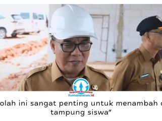 Wakil Wali Kota Balikpapan, Dr. Ir. H. Bagus Susetyo, M.M., meninjau progres pembangunan SMP Negeri 29 di Balikpapan Utara untuk memastikan proyek berjalan sesuai target. Foto: M Hilmansyah.