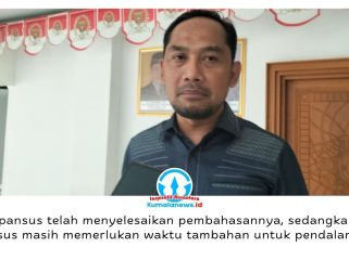 Anggota DPRD Kota Samarinda, Abdul Rohim, menyampaikan Rapat Paripurna Internal menjadi agenda penyampaian laporan hasil kerja masing-masing panitia khusus (pansus) terhadap pembahasan Rancangan Peraturan Daerah (Raperda) sebelum memasuki tahapan selanjutnya. Foto: Yana Ashari.