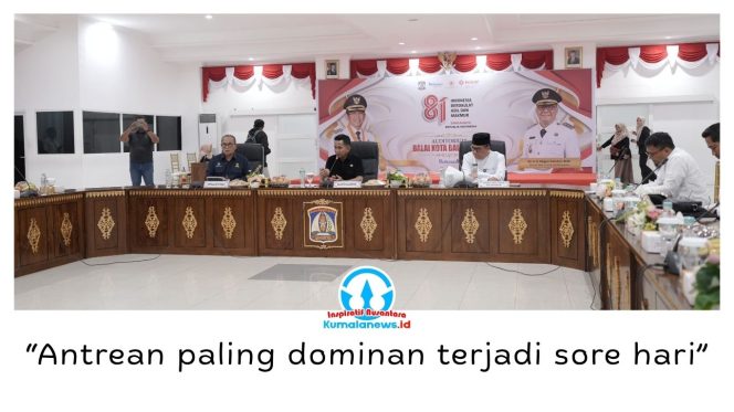 
 Wali Kota Balikpapan Rahmad Mas’ud bersama Wakil Wali Kota Balikpapan Bagus Susetyo dan Kepala BPH Migas Wahyudi Anas memimpin Rapat Koordinasi Penanganan Antrean BBM Bersubsidi di Aula Balai Kota Balikpapan, Jumat (14/8/2026). Foto: M Hilmansyah.